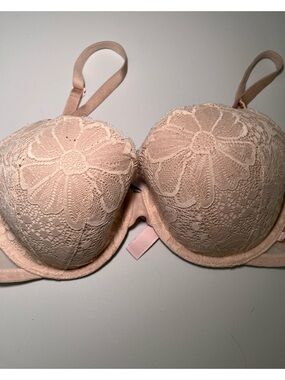 Victoria’s Secret Cream Lace Floral Demi Lined Bra 38B